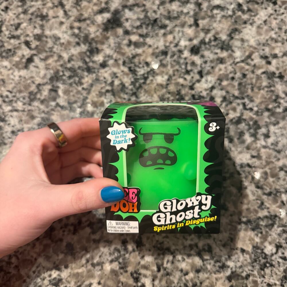 Glowy Ghost Needoh